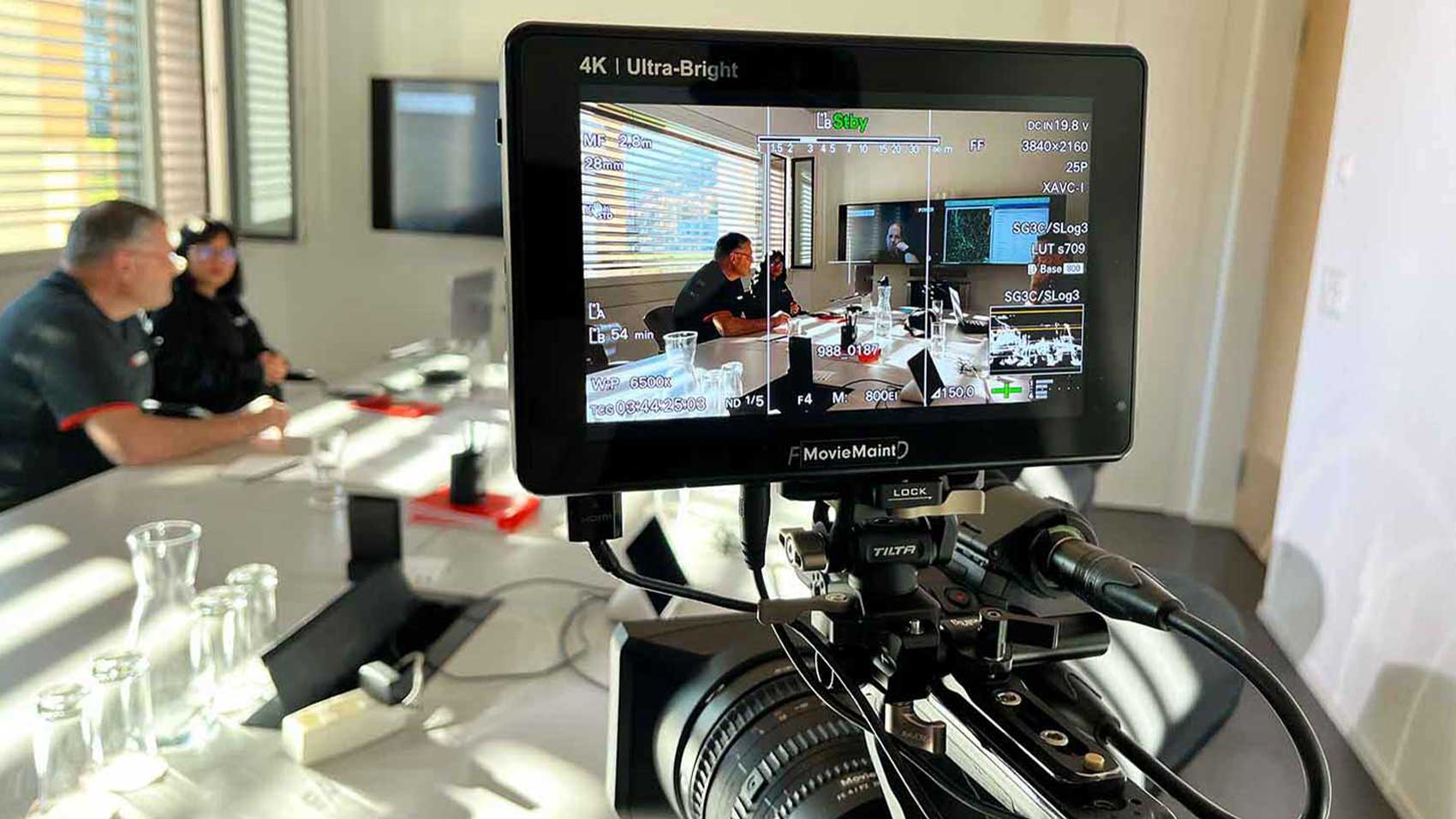 I dirigenti di Repower progettano la prossima ispezione AI con voli di droni