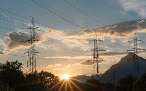 Das Schweizer Stromnetz verbindet die Kraftwerke mit den Endverbrauchern. 