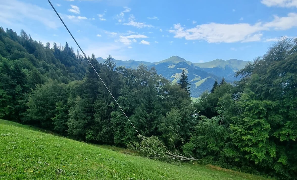 Ein Unwetter setzte einer Freileitung zu