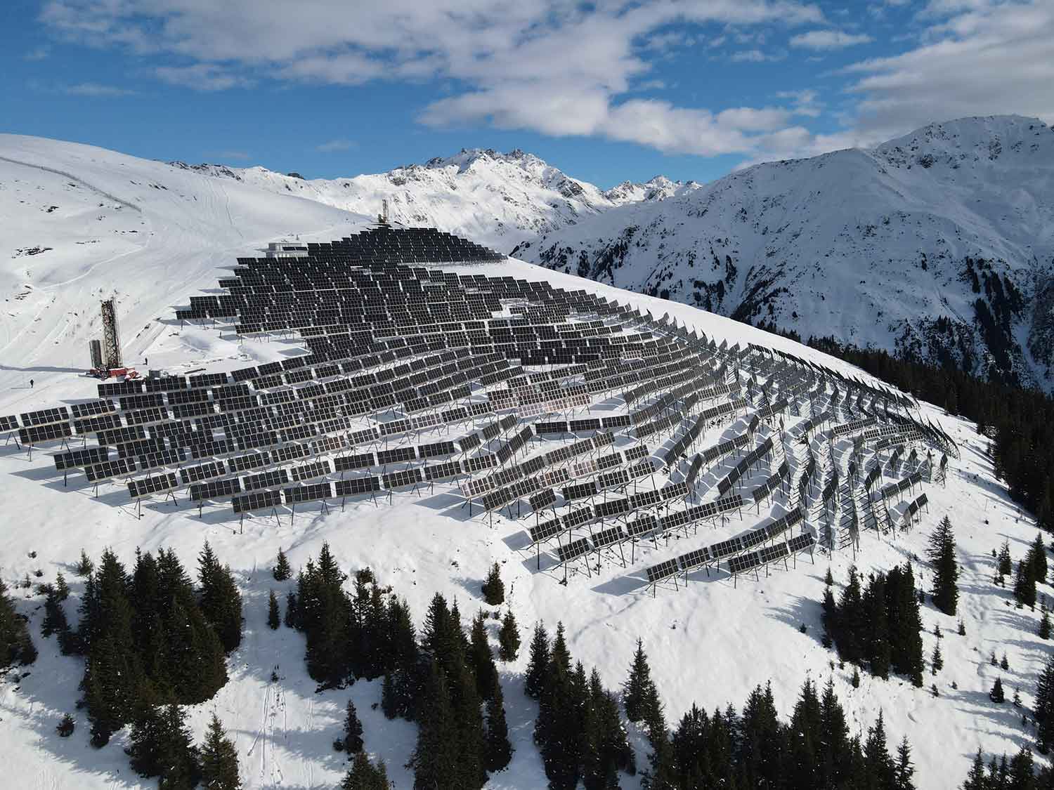 Die im Winter 2025/2026 noch im Bau befindliche Solaranlage Madrisa Solar