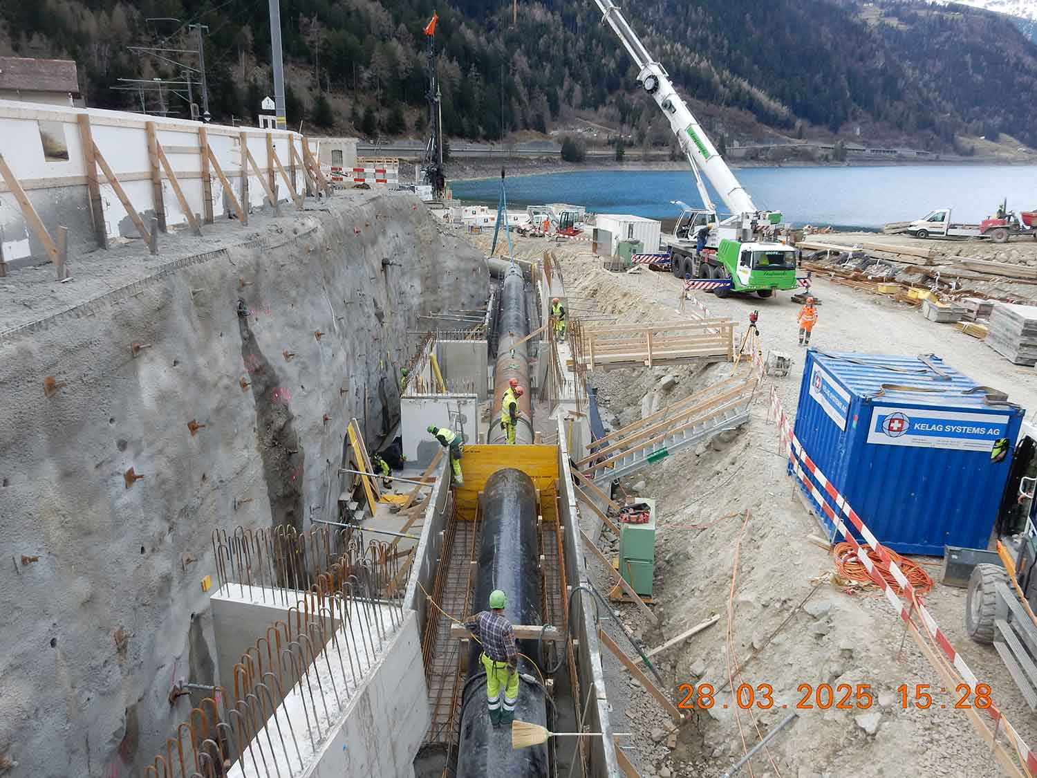 Lavori di costruzione del lago di doping a Miralago